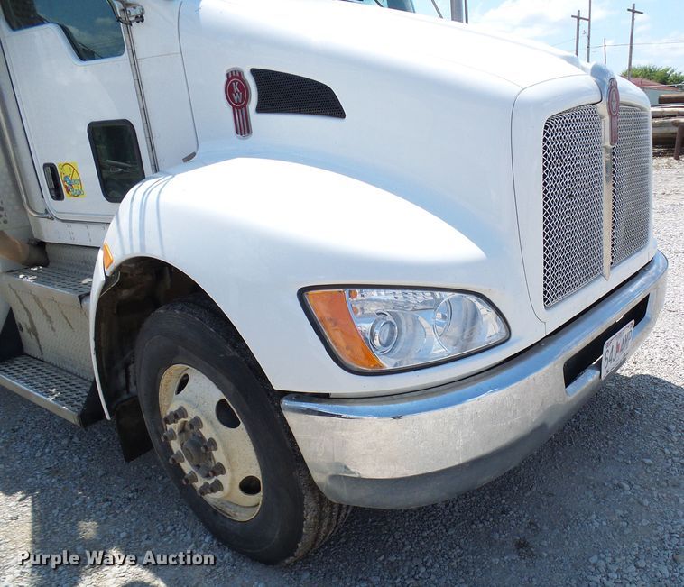 image for item DG2016 2011 Kenworth T370  utility truck