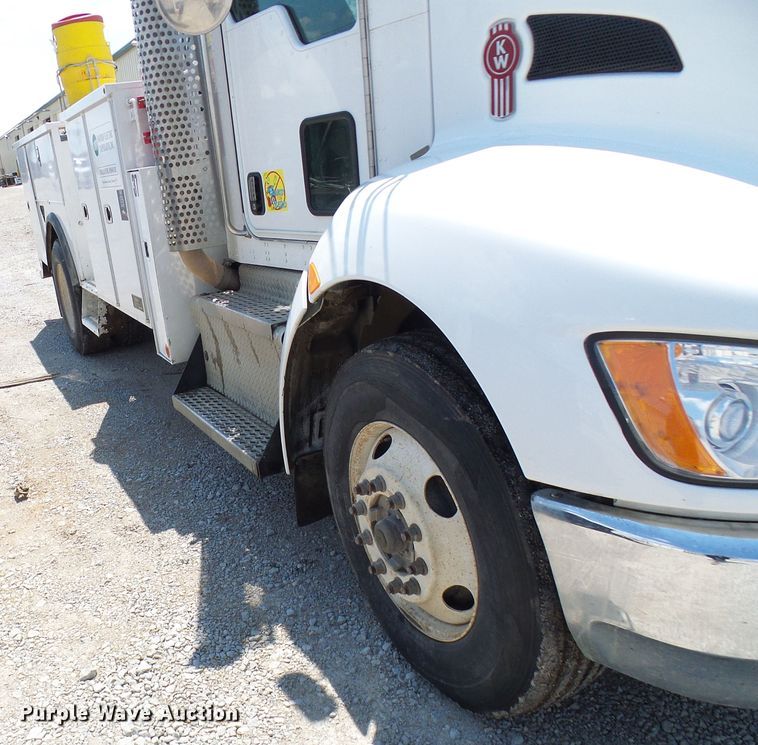 image for item DG2016 2011 Kenworth T370  utility truck