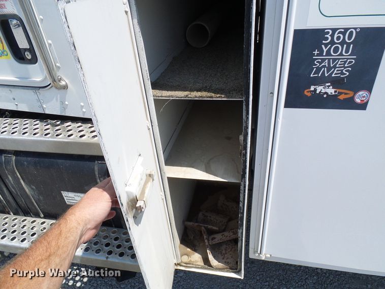 image for item DG2016 2011 Kenworth T370  utility truck