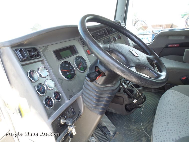 image for item DG2016 2011 Kenworth T370  utility truck