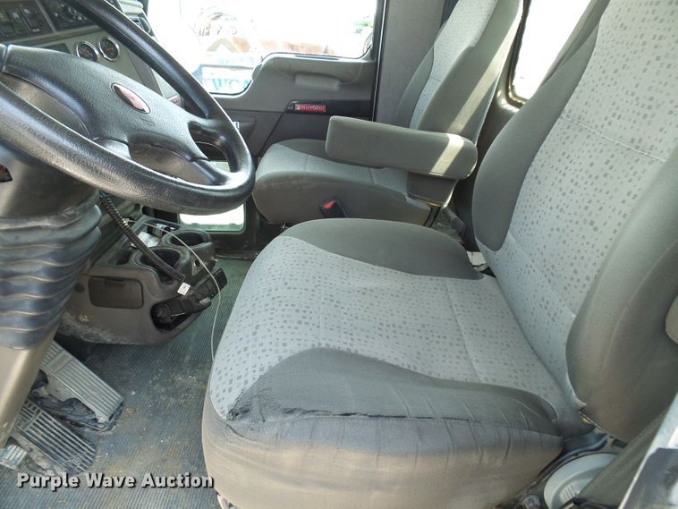 image for item DG2016 2011 Kenworth T370  utility truck