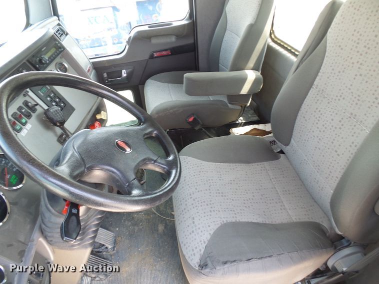 image for item DG2016 2011 Kenworth T370  utility truck