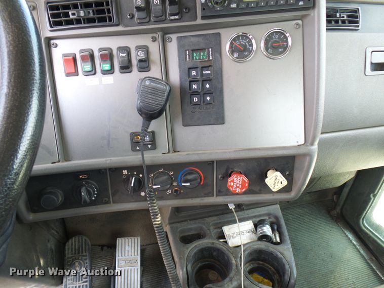 image for item DG2016 2011 Kenworth T370  utility truck