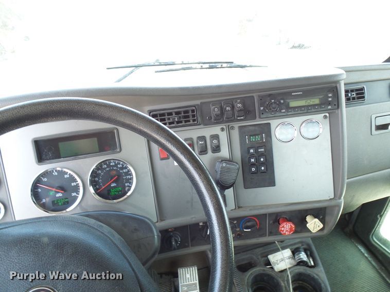 image for item DG2016 2011 Kenworth T370  utility truck