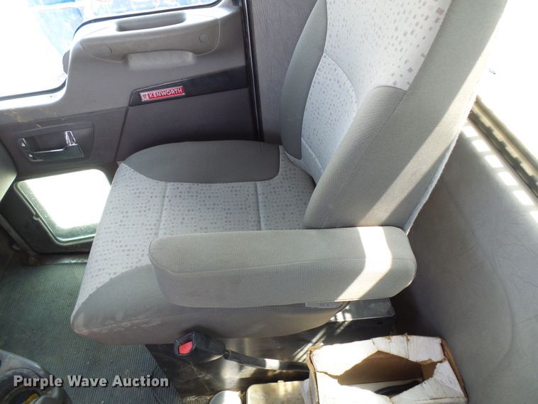 image for item DG2016 2011 Kenworth T370  utility truck