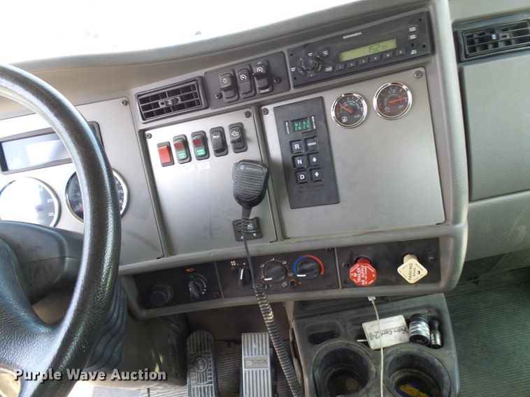 image for item DG2016 2011 Kenworth T370  utility truck