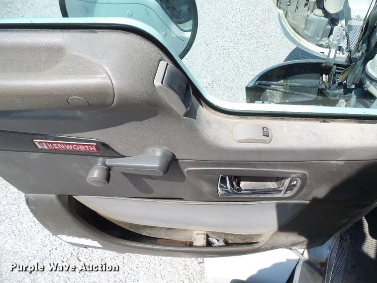 image for item DG2016 2011 Kenworth T370  utility truck