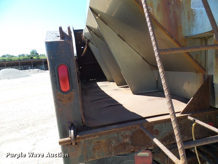 image for item DG2037 2003 Ford F550 Super Duty  dump truck