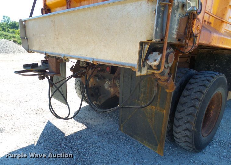 image for item DG2039 2002 Chevrolet C8500  dump truck