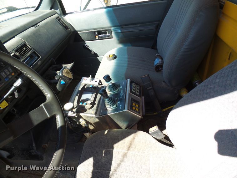 image for item DG2039 2002 Chevrolet C8500  dump truck