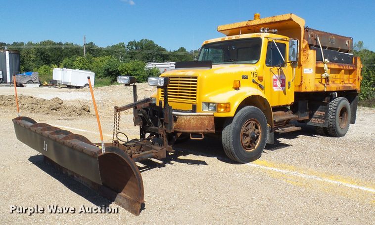 image for item DG2040 1996 International 4900  dump truck