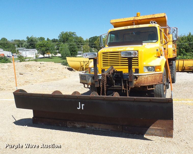 image for item DG2040 1996 International 4900  dump truck