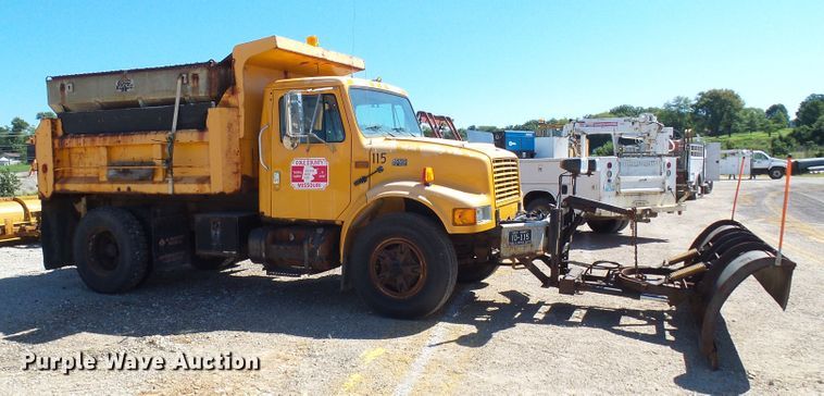 image for item DG2040 1996 International 4900  dump truck