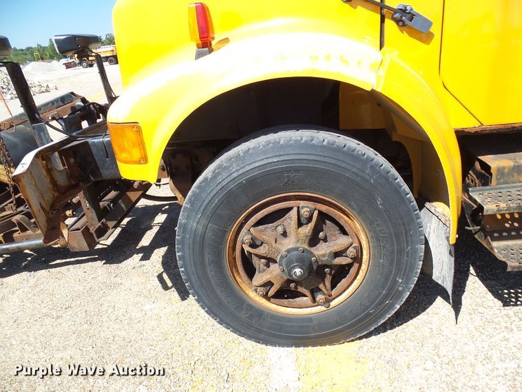 image for item DG2040 1996 International 4900  dump truck