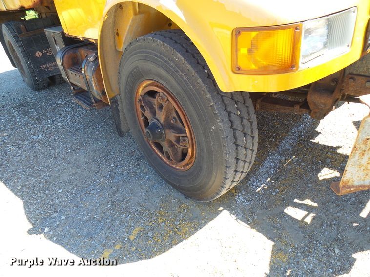 image for item DG2040 1996 International 4900  dump truck