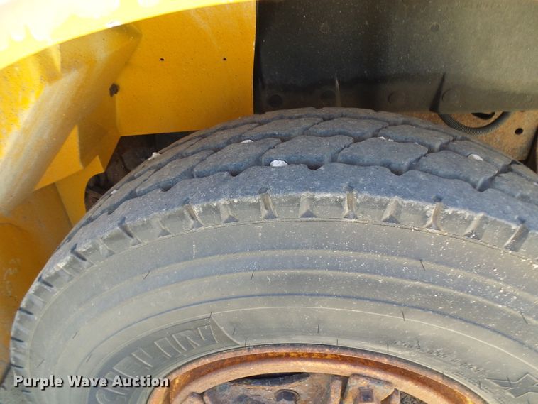 image for item DG2040 1996 International 4900  dump truck