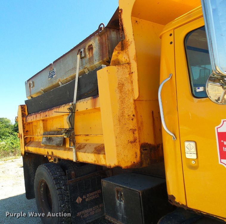 image for item DG2040 1996 International 4900  dump truck