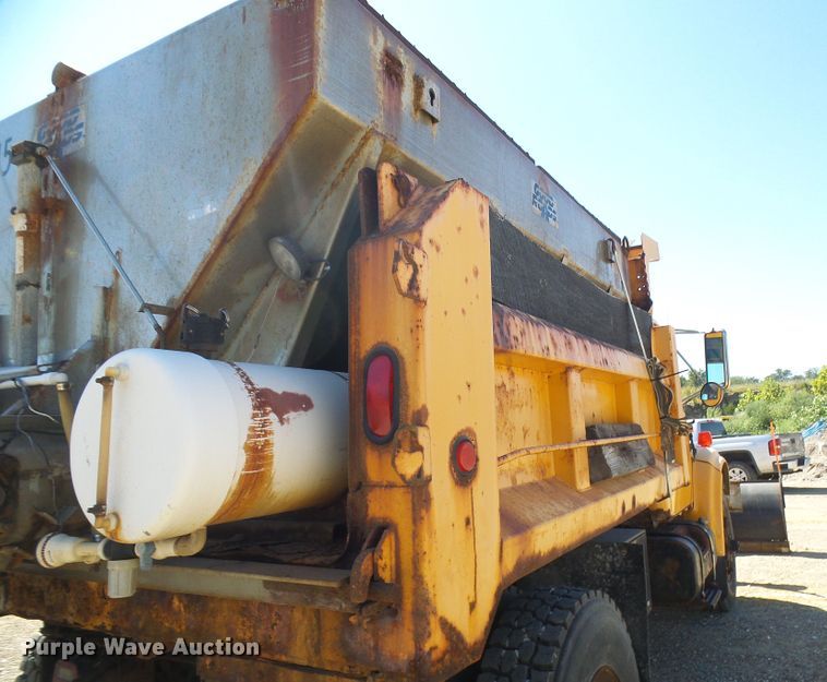 image for item DG2040 1996 International 4900  dump truck