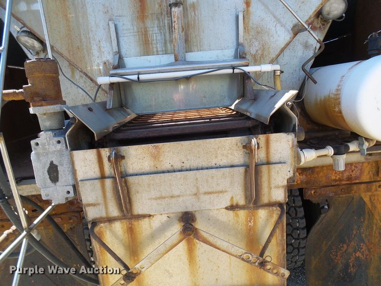 image for item DG2040 1996 International 4900  dump truck