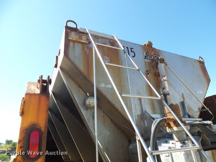 image for item DG2040 1996 International 4900  dump truck