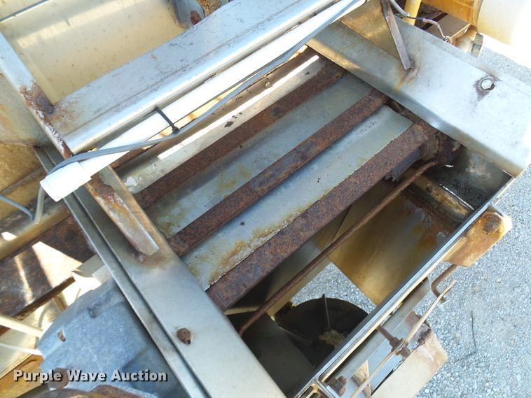 image for item DG2040 1996 International 4900  dump truck