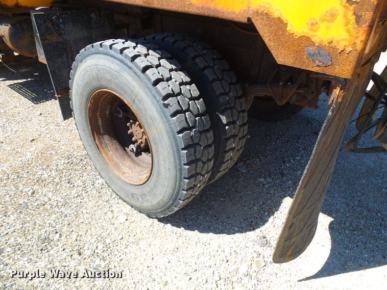 image for item DG2040 1996 International 4900  dump truck