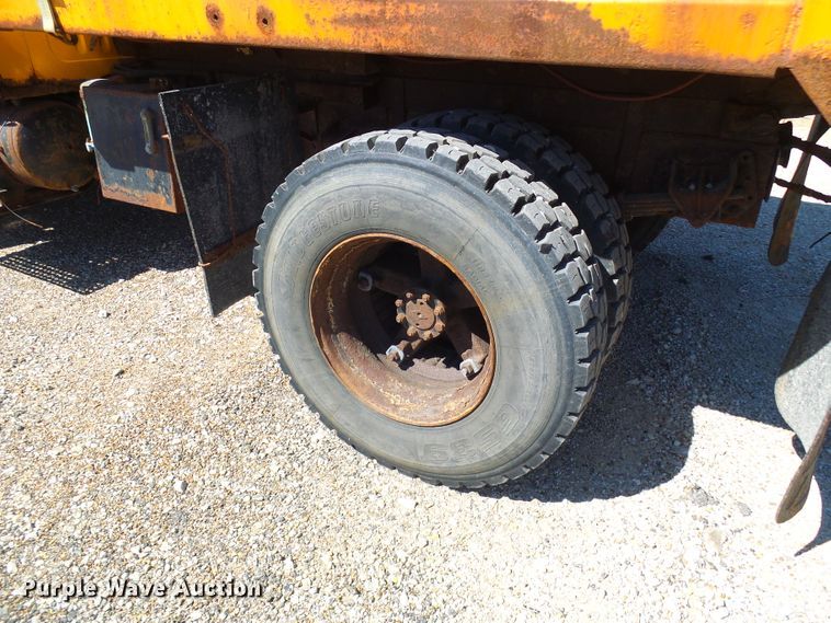 image for item DG2040 1996 International 4900  dump truck