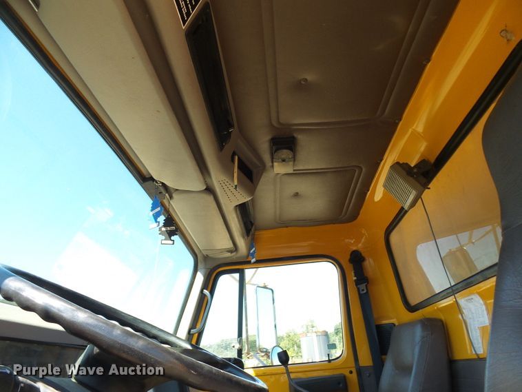 image for item DG2040 1996 International 4900  dump truck