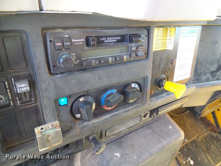 image for item DG2040 1996 International 4900  dump truck