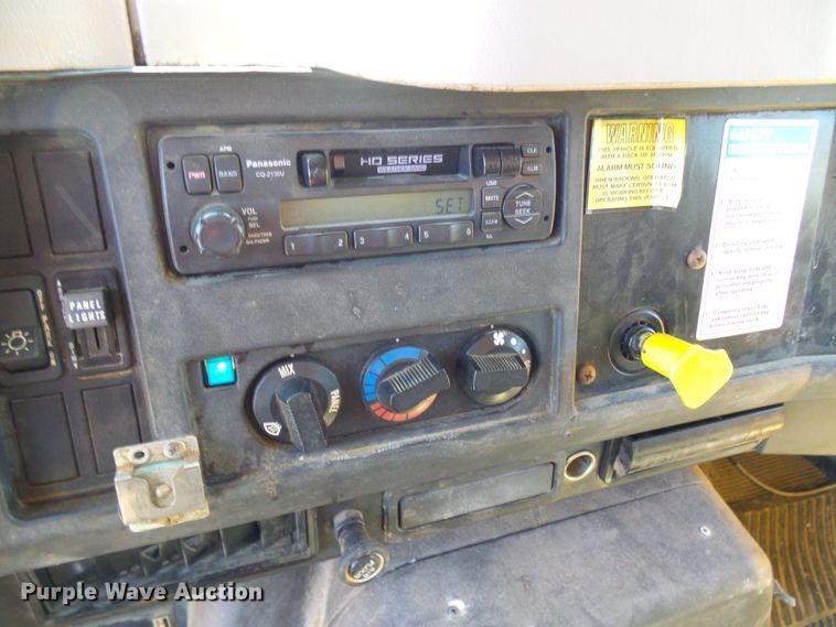 image for item DG2040 1996 International 4900  dump truck