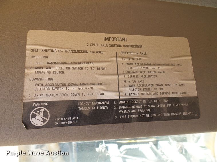 image for item DG2040 1996 International 4900  dump truck