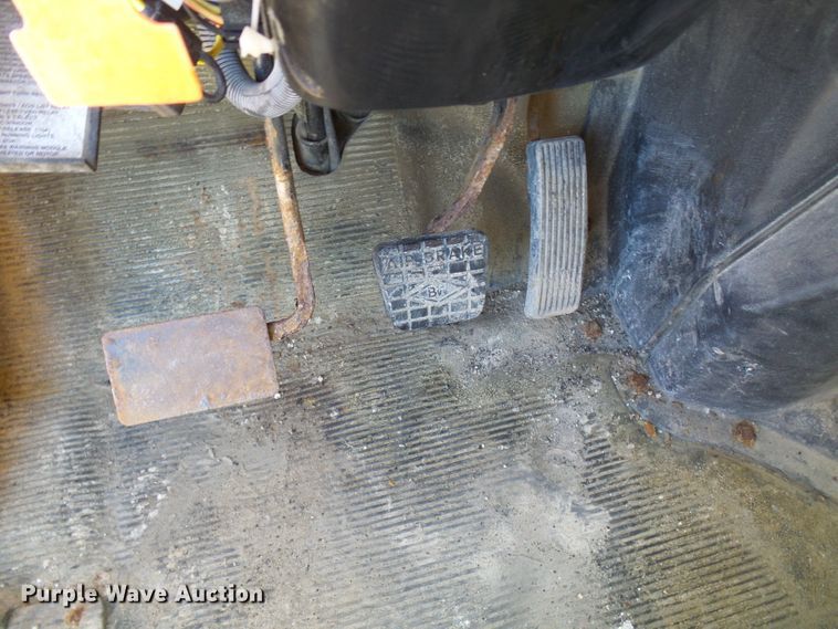 image for item DG2040 1996 International 4900  dump truck