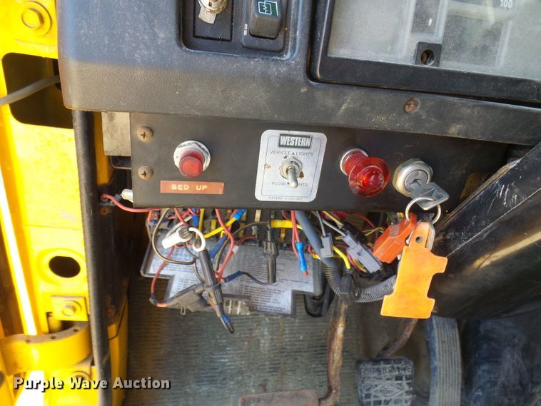 image for item DG2040 1996 International 4900  dump truck