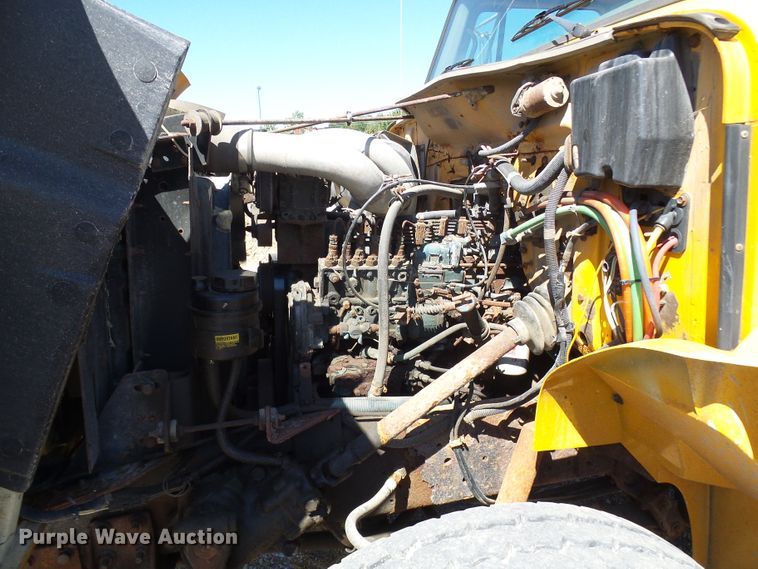 image for item DG2040 1996 International 4900  dump truck