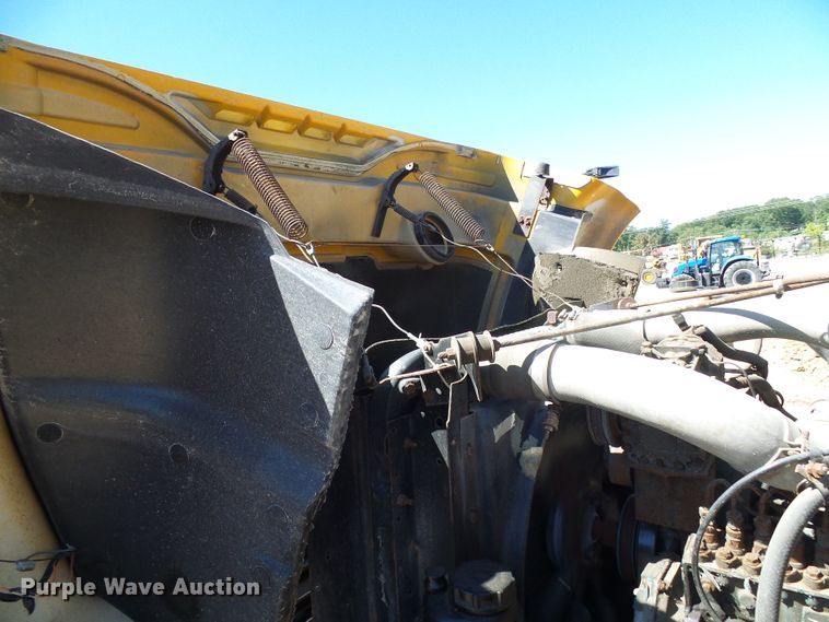 image for item DG2040 1996 International 4900  dump truck