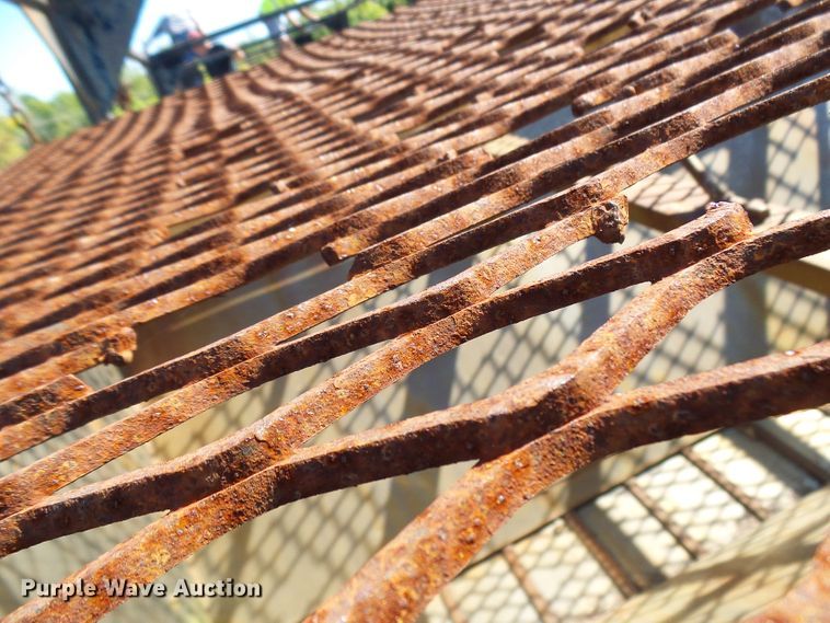 image for item DG2044 Henderson spreader