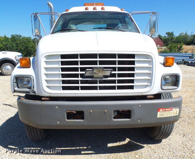 image for item DG2047 2001 Chevrolet C7500  service truck with crane