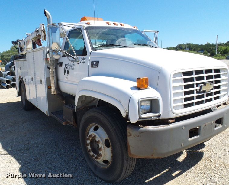 image for item DG2047 2001 Chevrolet C7500  service truck with crane
