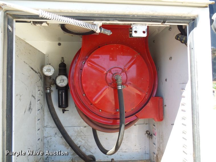 image for item DG2047 2001 Chevrolet C7500  service truck with crane