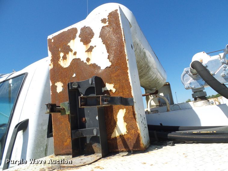 image for item DG2047 2001 Chevrolet C7500  service truck with crane