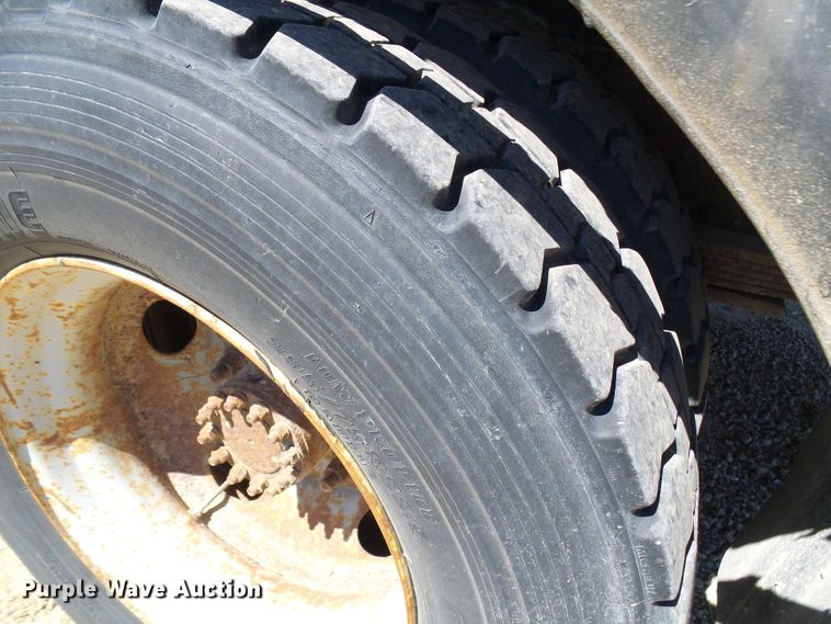 image for item DG2047 2001 Chevrolet C7500  service truck with crane