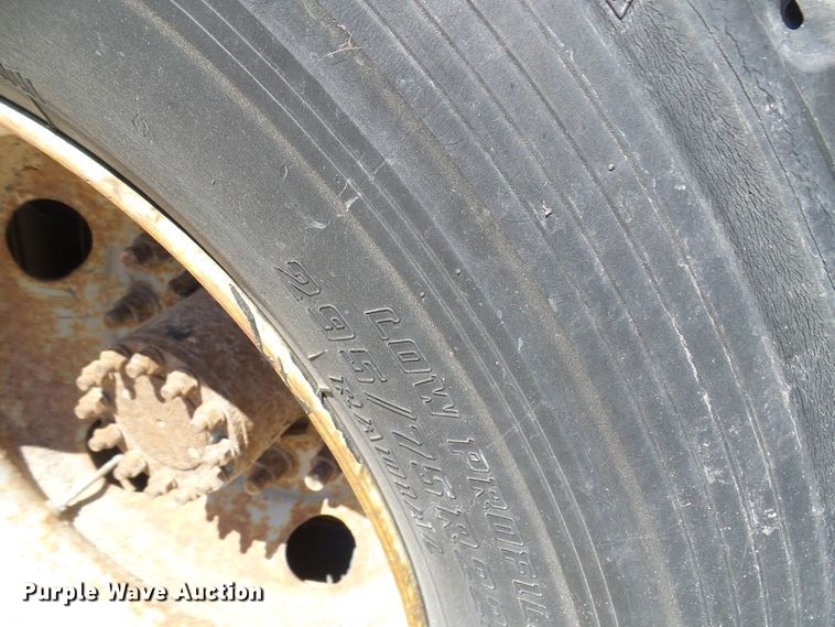 image for item DG2047 2001 Chevrolet C7500  service truck with crane