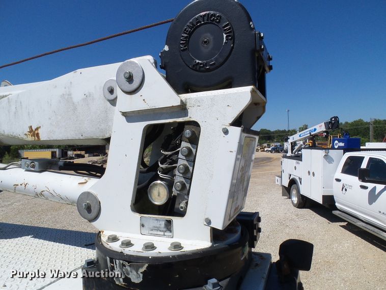 image for item DG2047 2001 Chevrolet C7500  service truck with crane