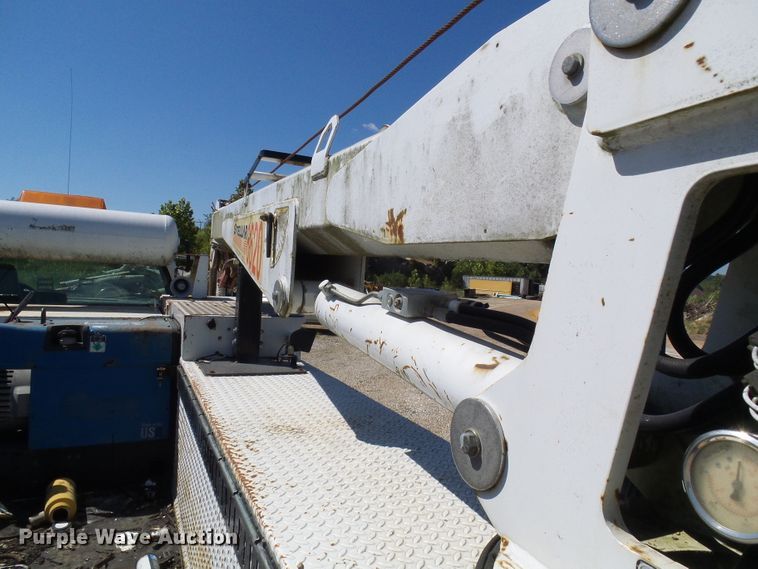 image for item DG2047 2001 Chevrolet C7500  service truck with crane