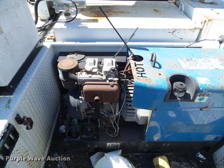 image for item DG2047 2001 Chevrolet C7500  service truck with crane