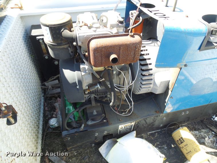 image for item DG2047 2001 Chevrolet C7500  service truck with crane