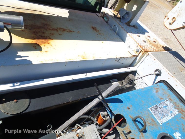 image for item DG2047 2001 Chevrolet C7500  service truck with crane