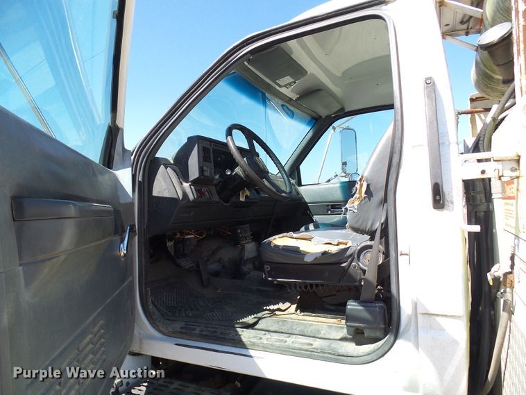 image for item DG2047 2001 Chevrolet C7500  service truck with crane