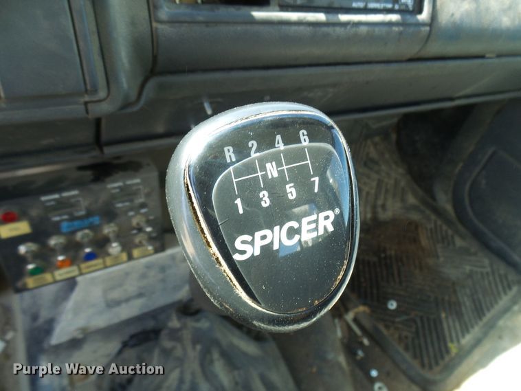 image for item DG2047 2001 Chevrolet C7500  service truck with crane