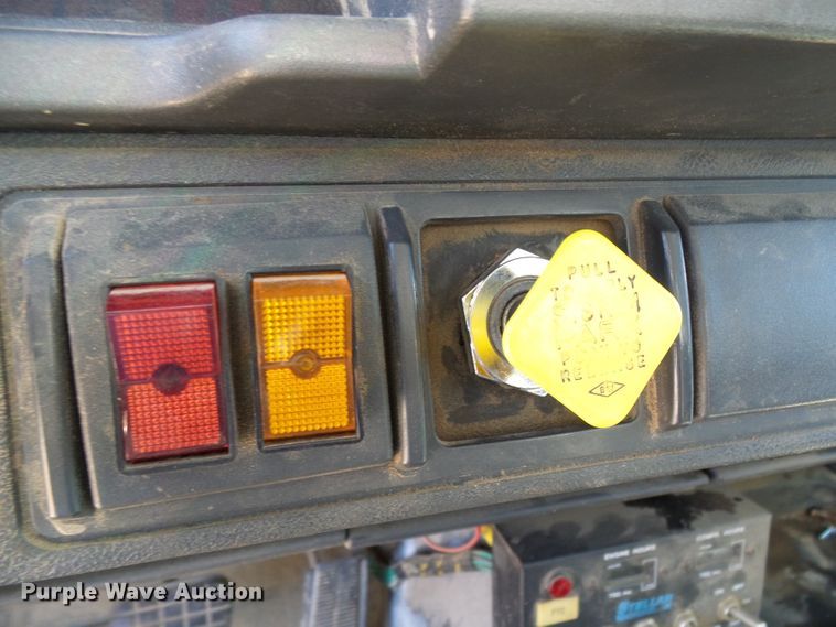 image for item DG2047 2001 Chevrolet C7500  service truck with crane